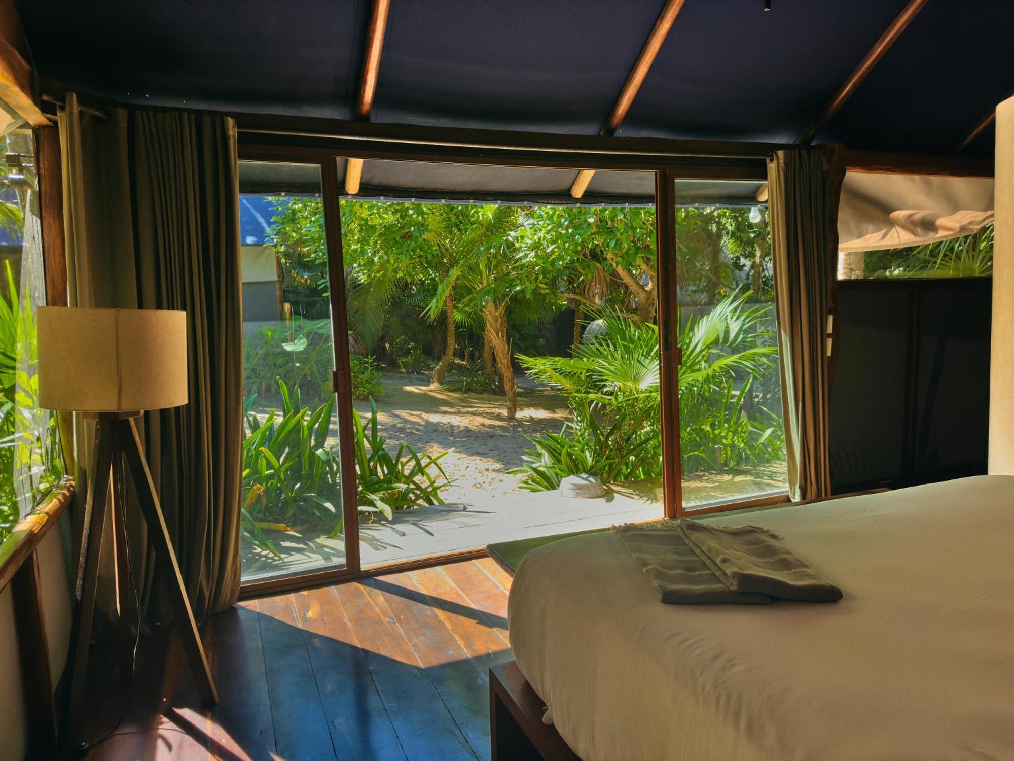 Libelula Tulum Beachfront Hotel Exterior photo